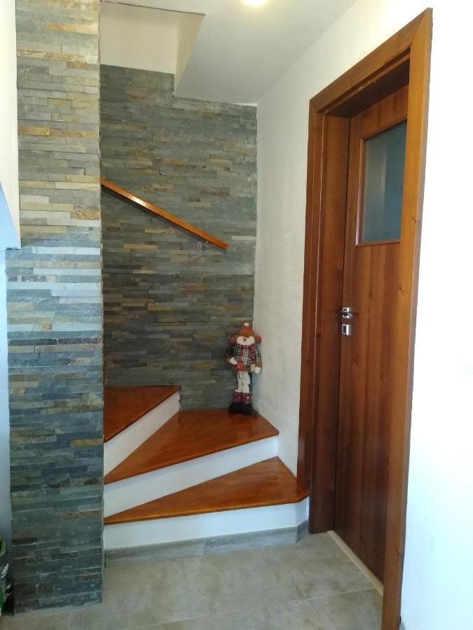 New And Comfortable Two Bedroom House Gărâna Zewnętrze zdjęcie